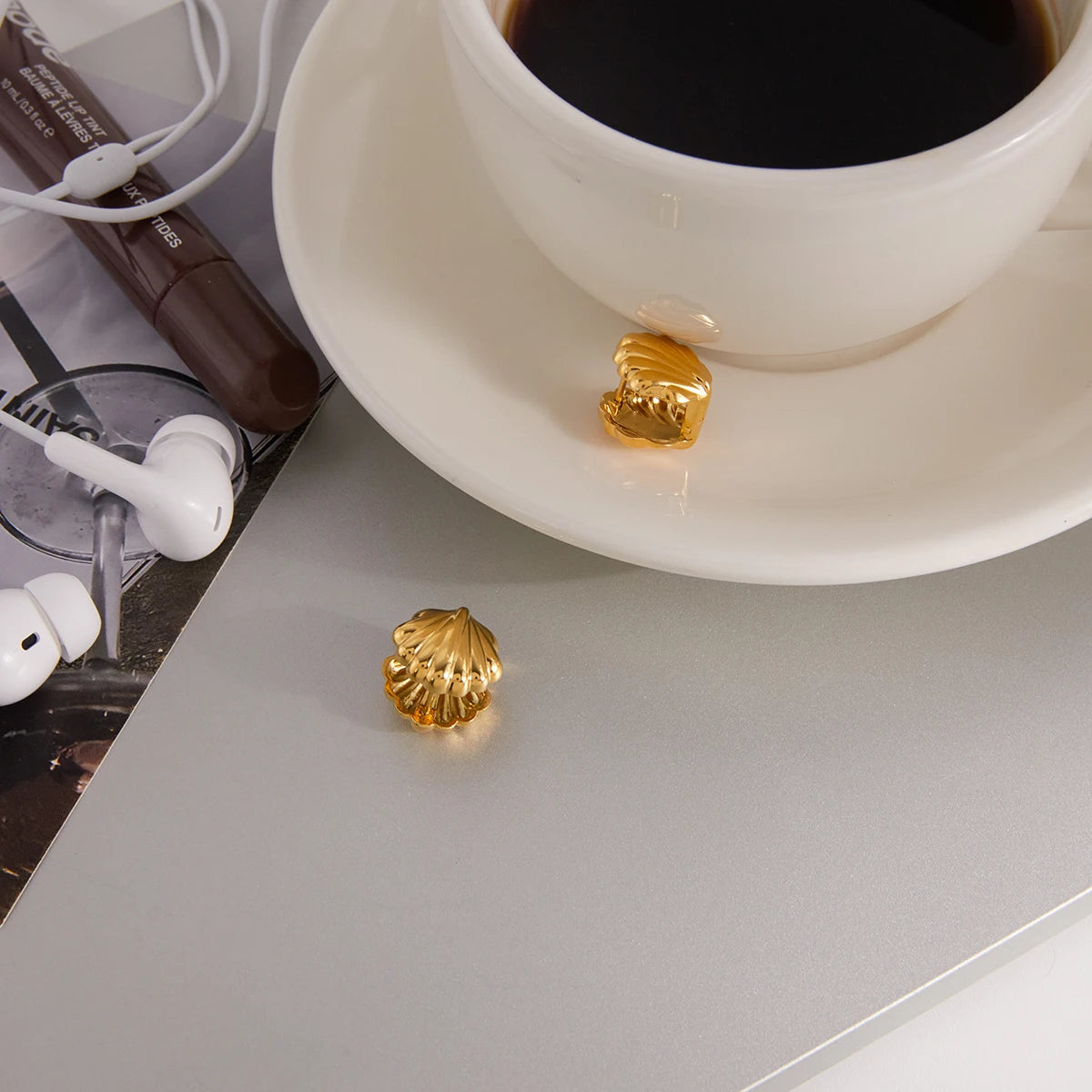 Pearl Shell Stud Earrings — Stainless Steel · PS123