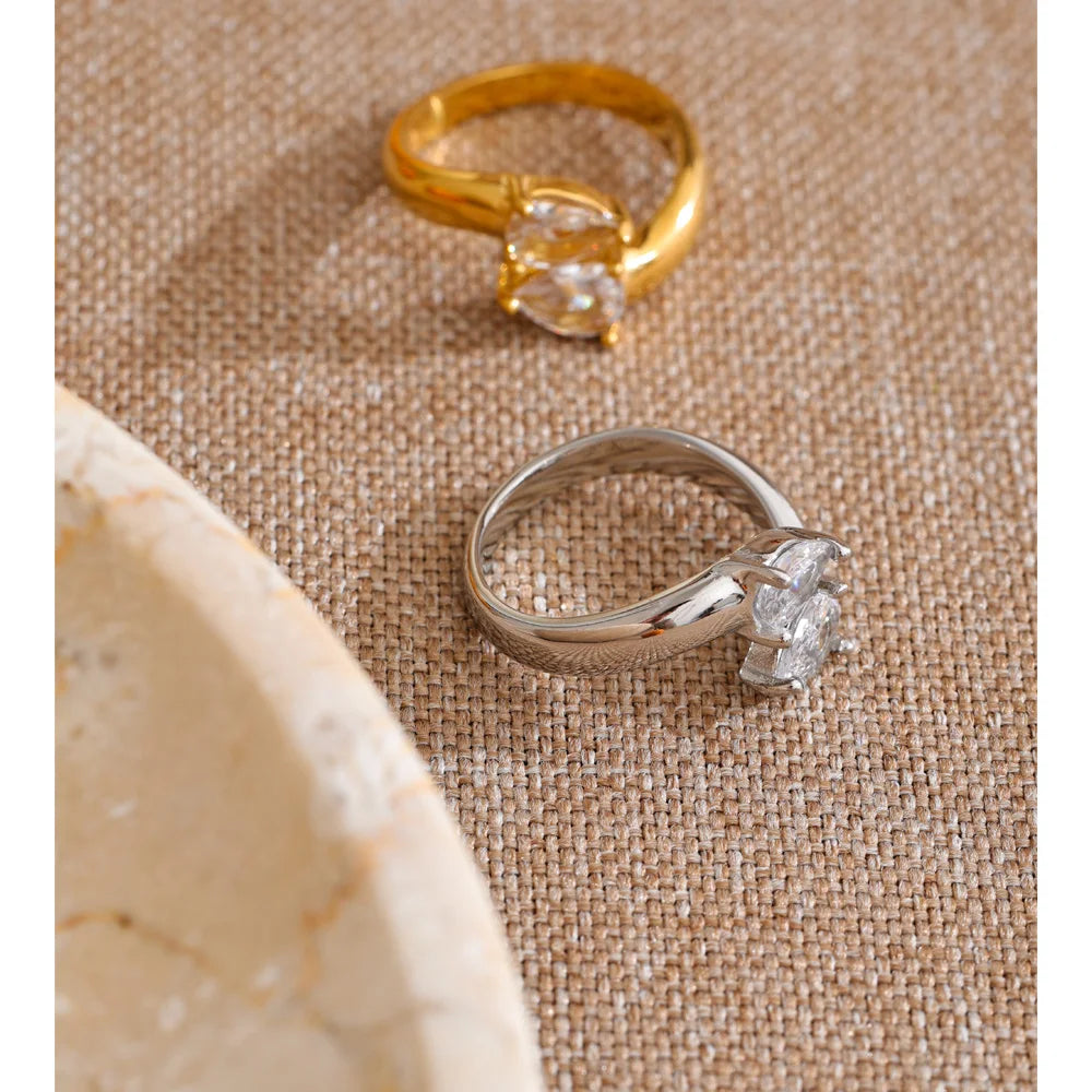 Cubic zirconia geometric ring in 18K gold-plated stainless steel with cubic zirconia.