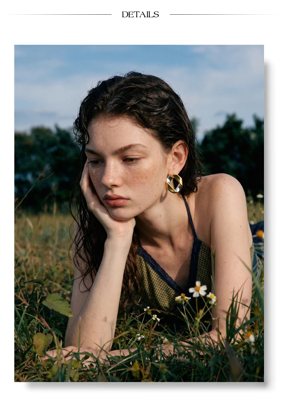 Geometric earrings in gold-plated stainless steel.