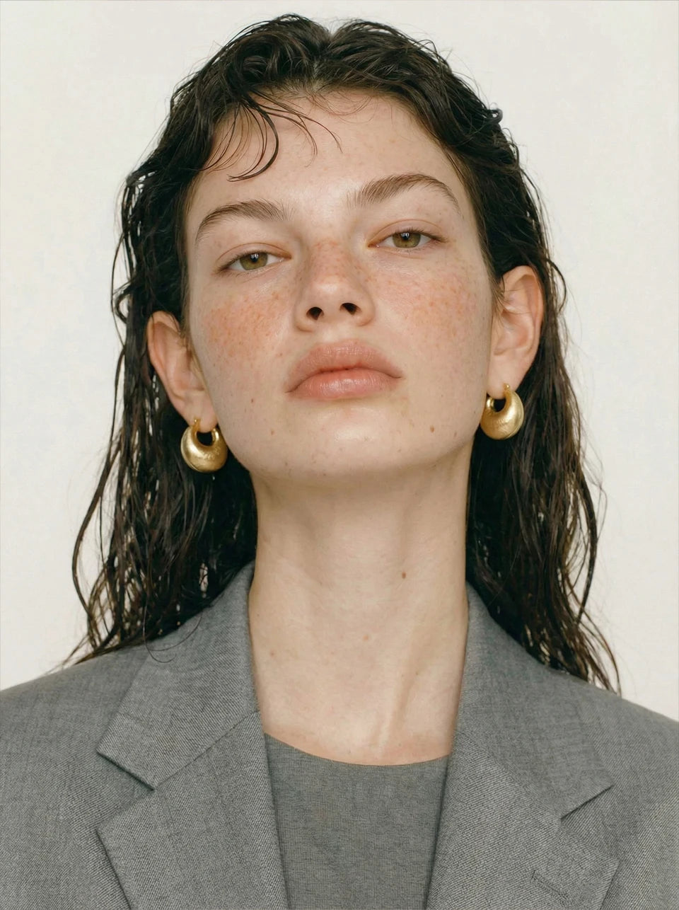 Geometric earrings in gold-plated stainless steel.
