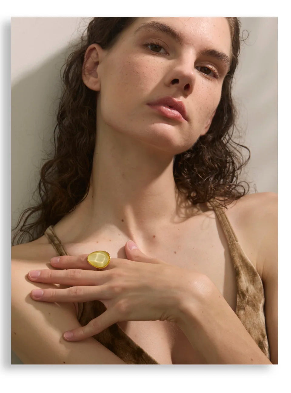 White resin multi-color ring in 18K gold-plated stainless steel with resin.