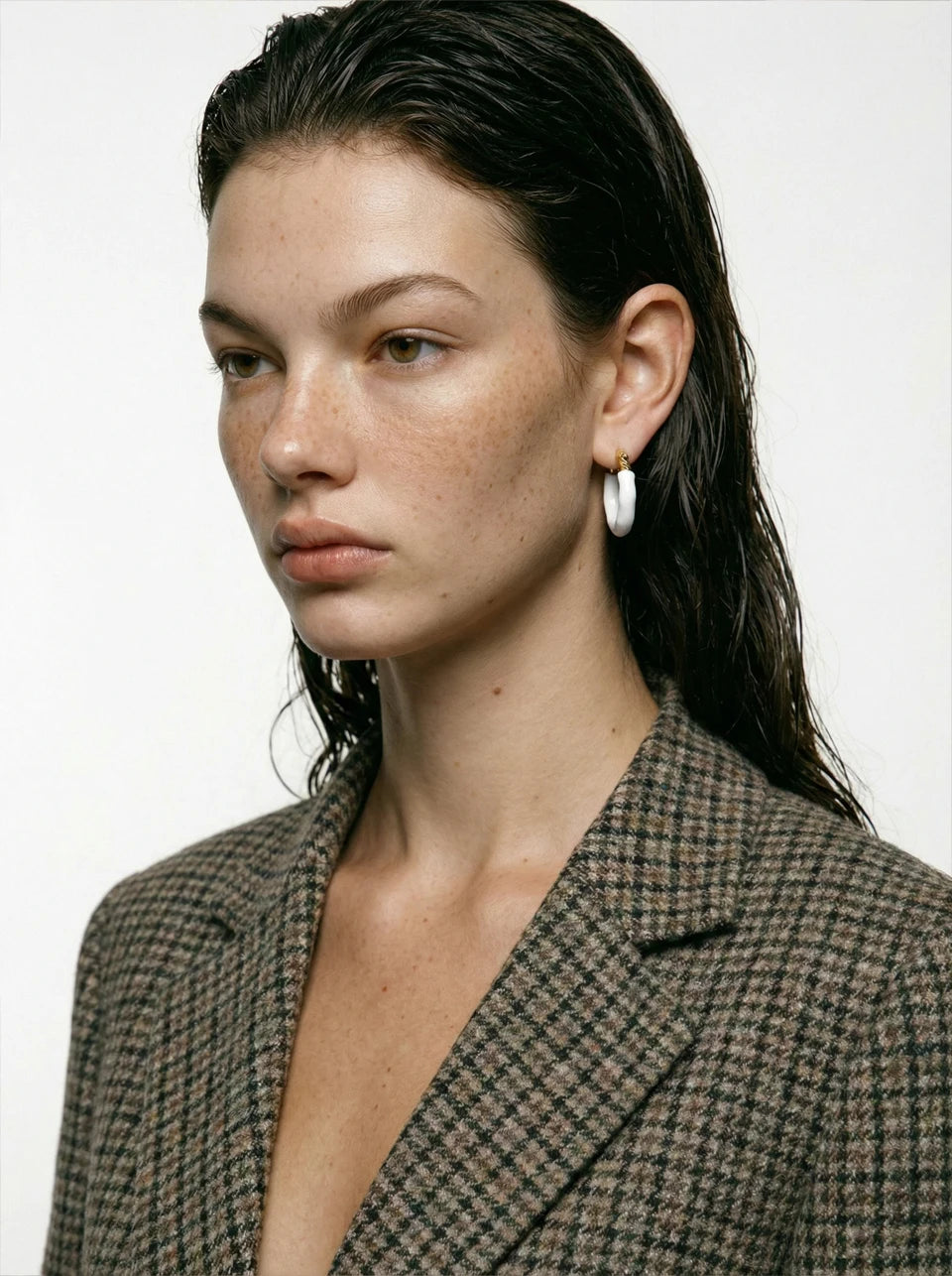 Multi-color y2k geometric earrings in gold-plated stainless steel.