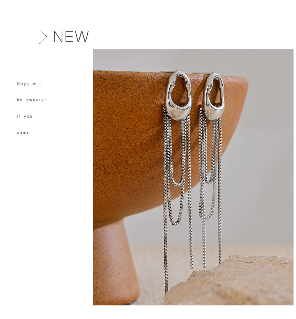 Geometric chain earrings in gold-plated 316L stainless steel.
