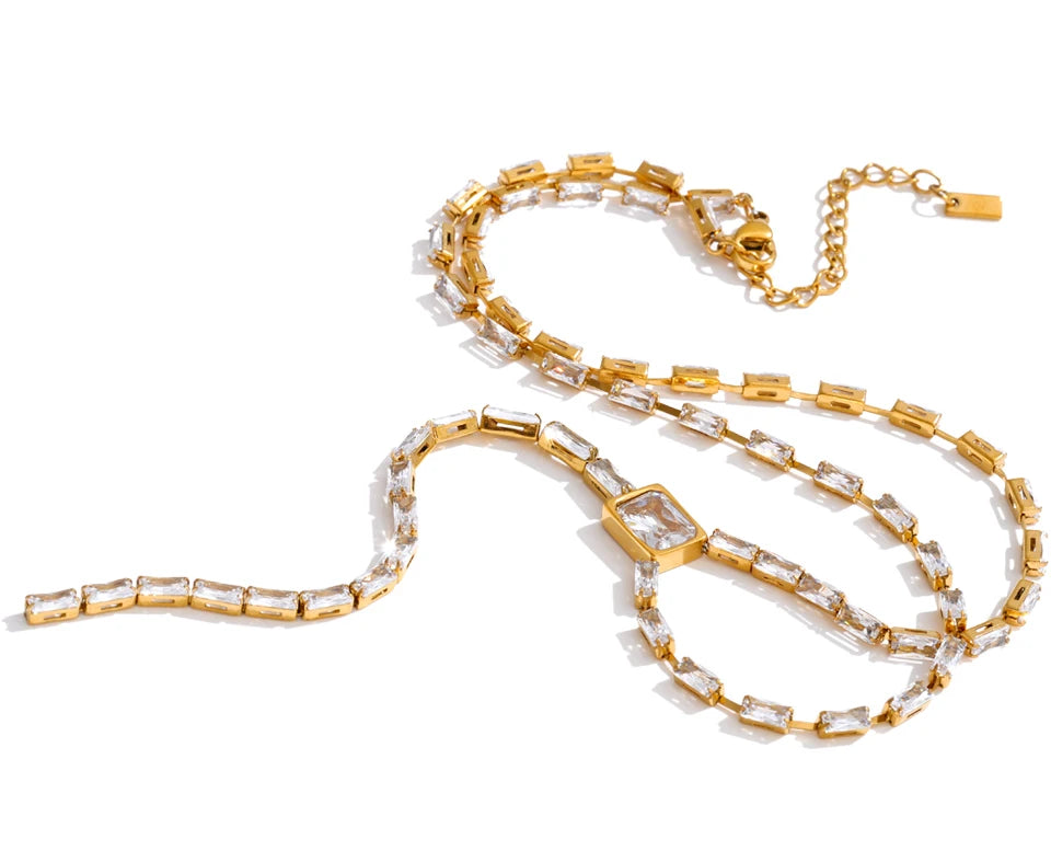 Cubic zirconia geometric chain necklace in gold-plated stainless steel with cubic zirconia.