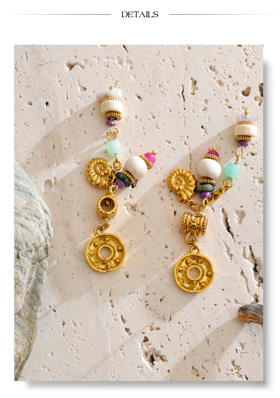 Natural stone geometric earrings in gold-plated stainless steel with natural stone.