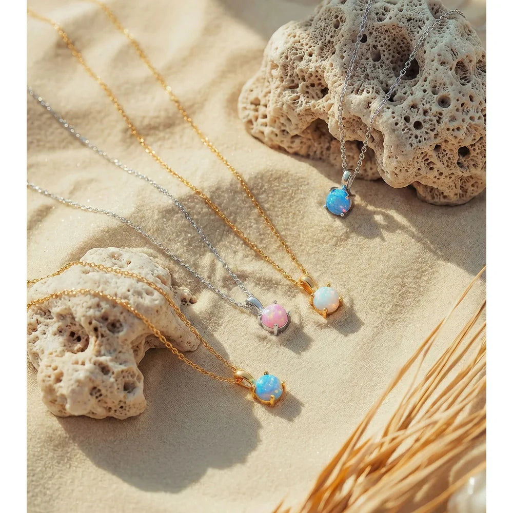 Natural stone geometric necklace in gold-plated stainless steel with natural stone.