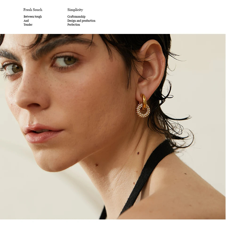 Cubic zirconia geometric earrings in 18K gold-plated stainless steel with cubic zirconia.