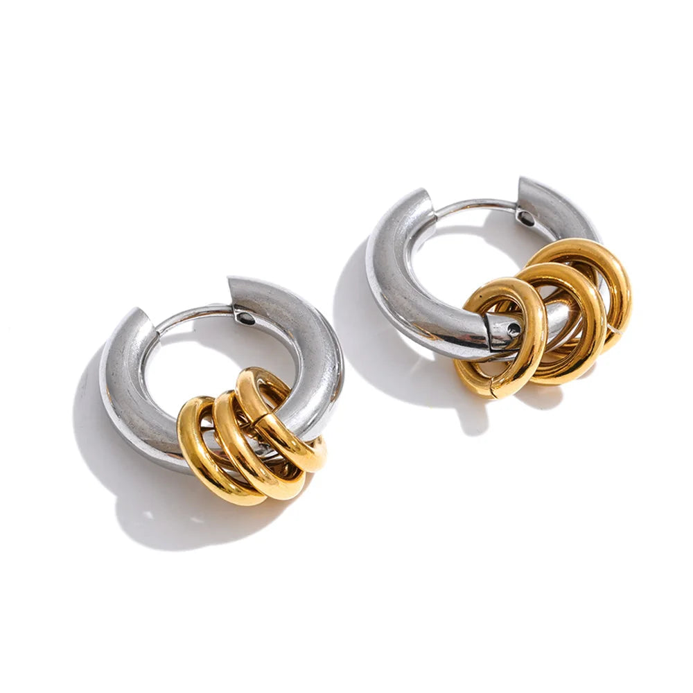 Geometric layered earrings in gold-plated stainless steel.