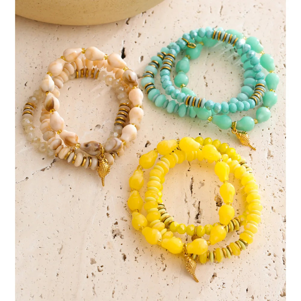 Resin acrylic beaded necklace in gold-plated stainless steel with resin and acrylic.