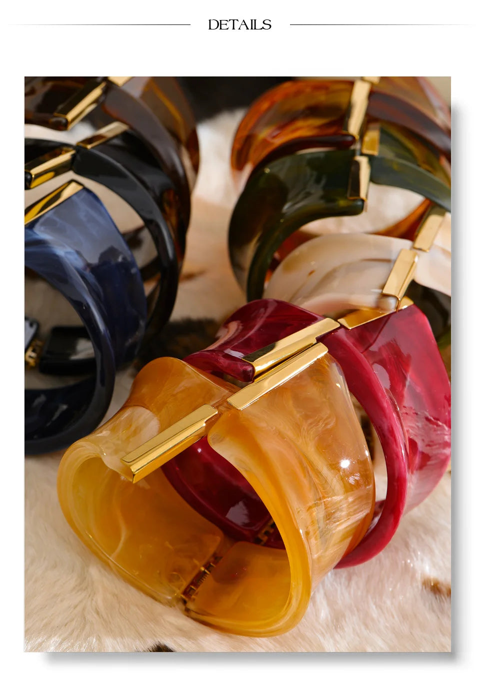Resin acrylic multi-color bracelet in gold-plated stainless steel with resin and acrylic.