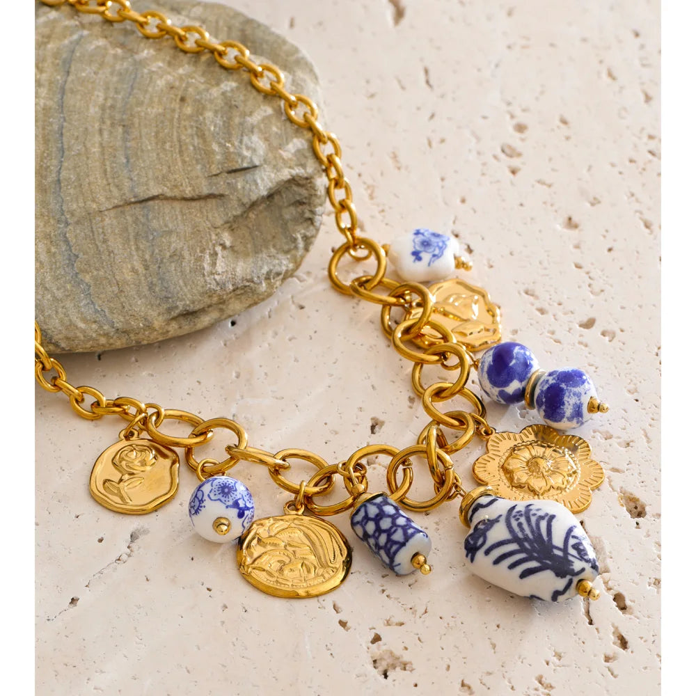 Heart flower star necklace in gold-plated stainless steel.