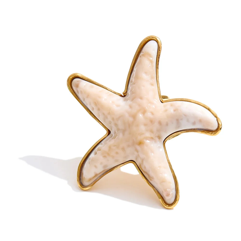 Resin acrylic star ring in 18K gold-plated stainless steel with resin and acrylic.