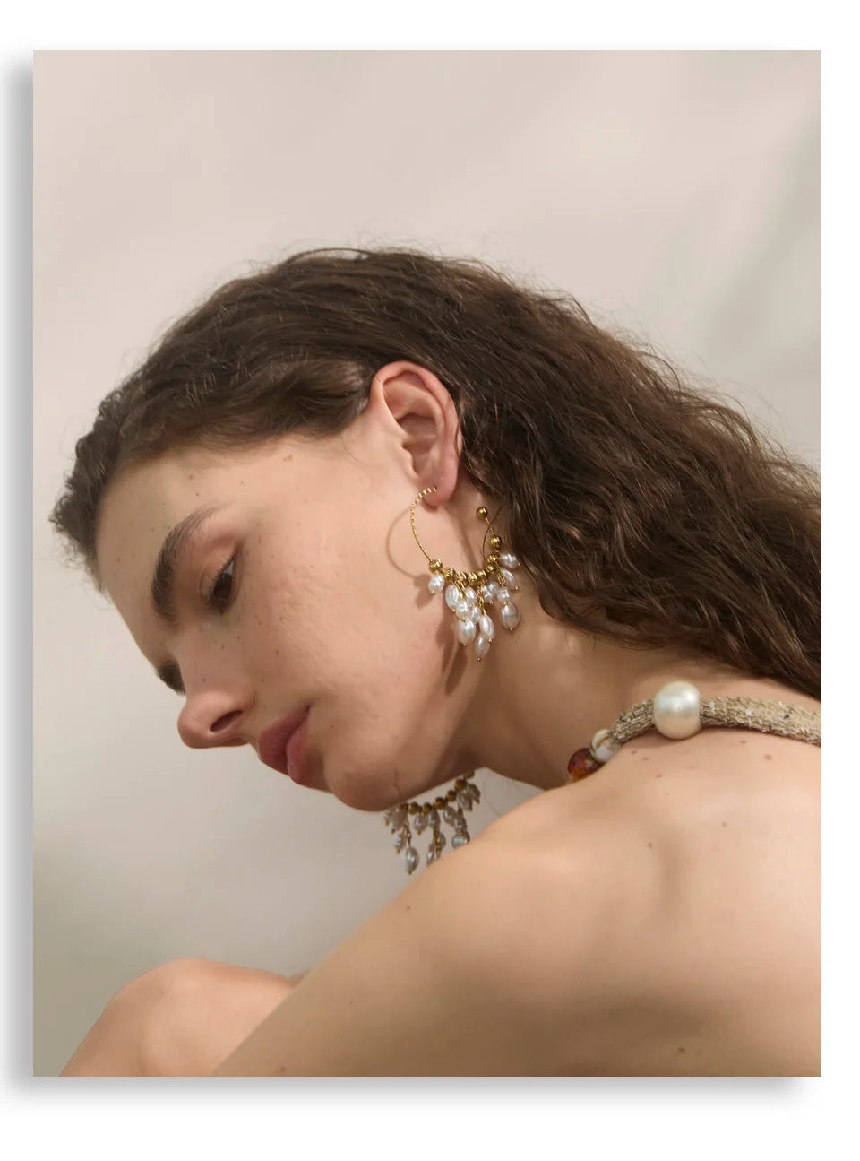 Pearl geometric earrings in gold-plated stainless steel with pearl.