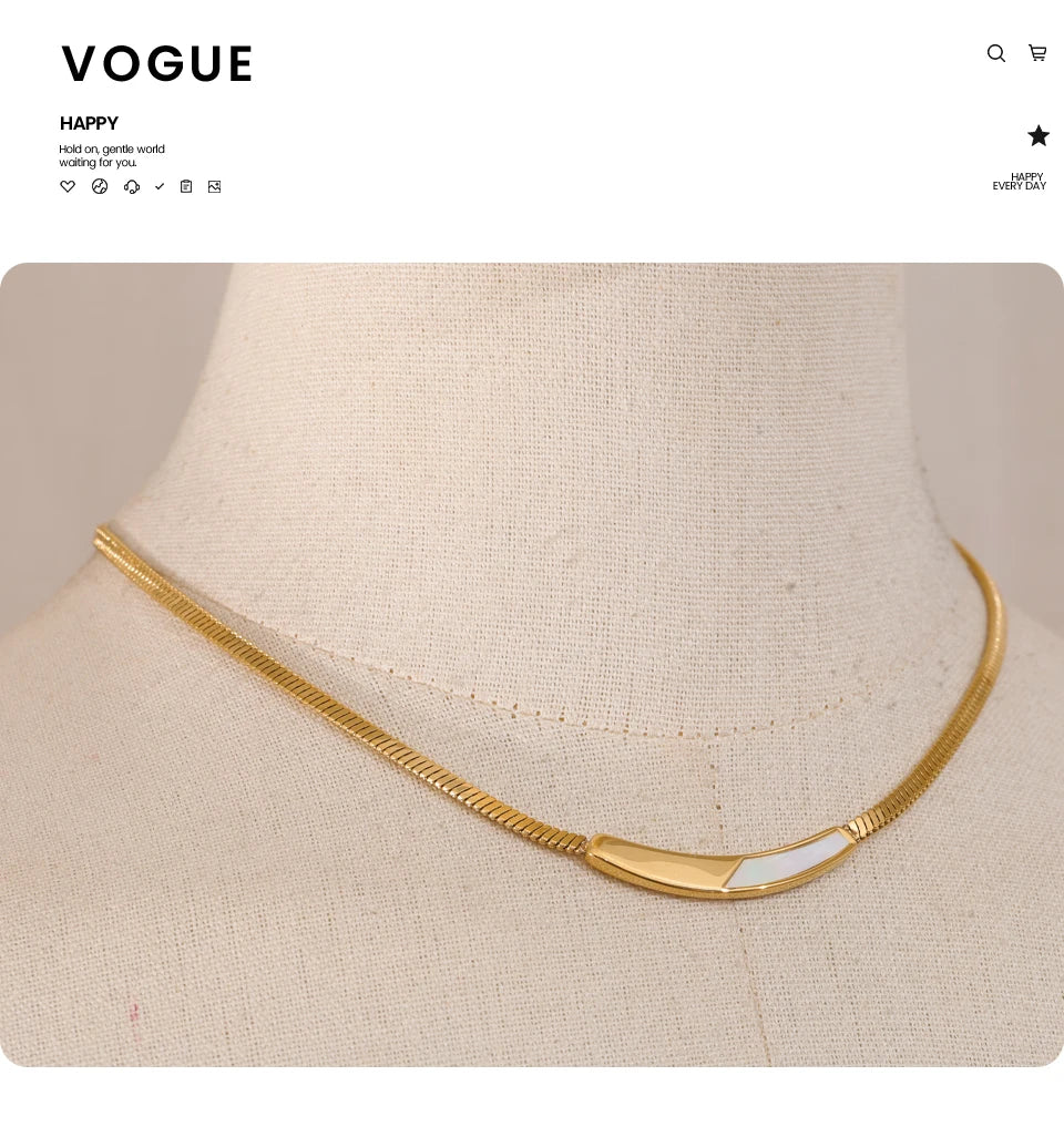 Shell geometric chain necklace in gold-plated stainless steel with shell.