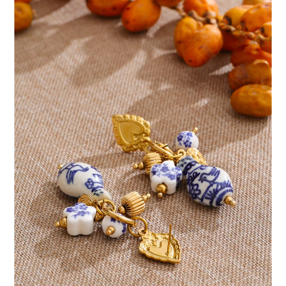 Heart flower geometric earrings in gold-plated stainless steel.