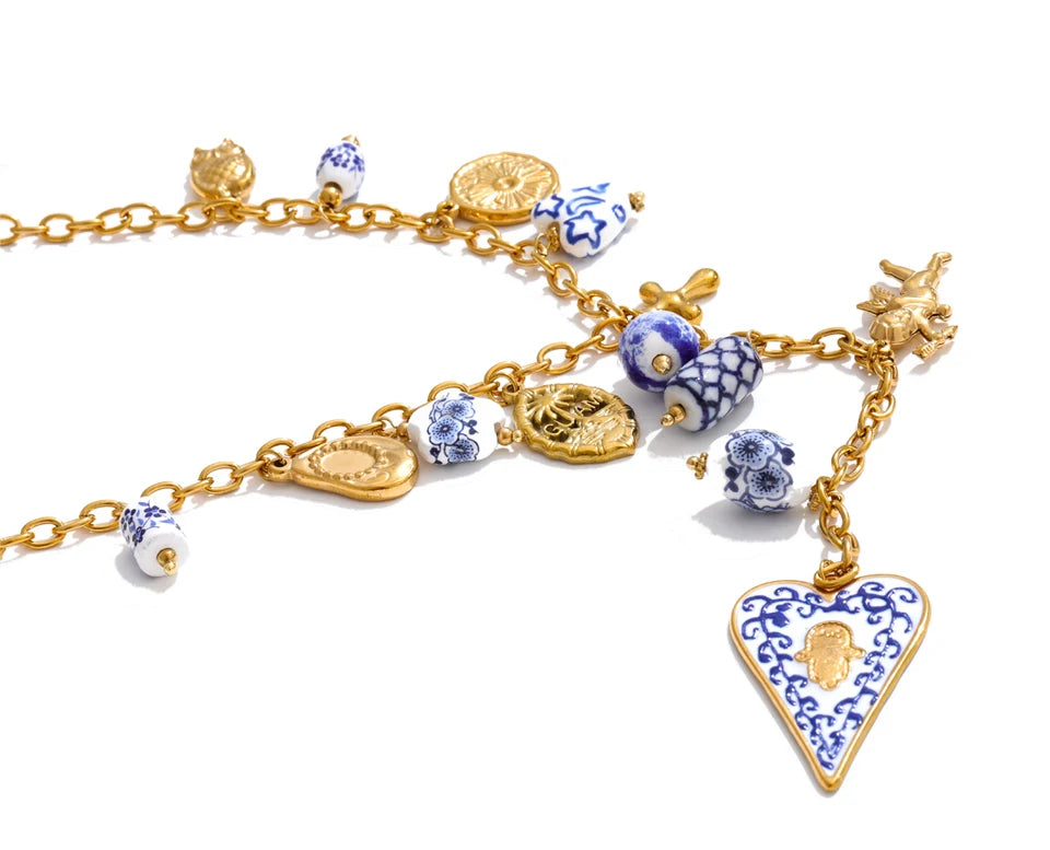 Heart flower necklace in gold-plated stainless steel.