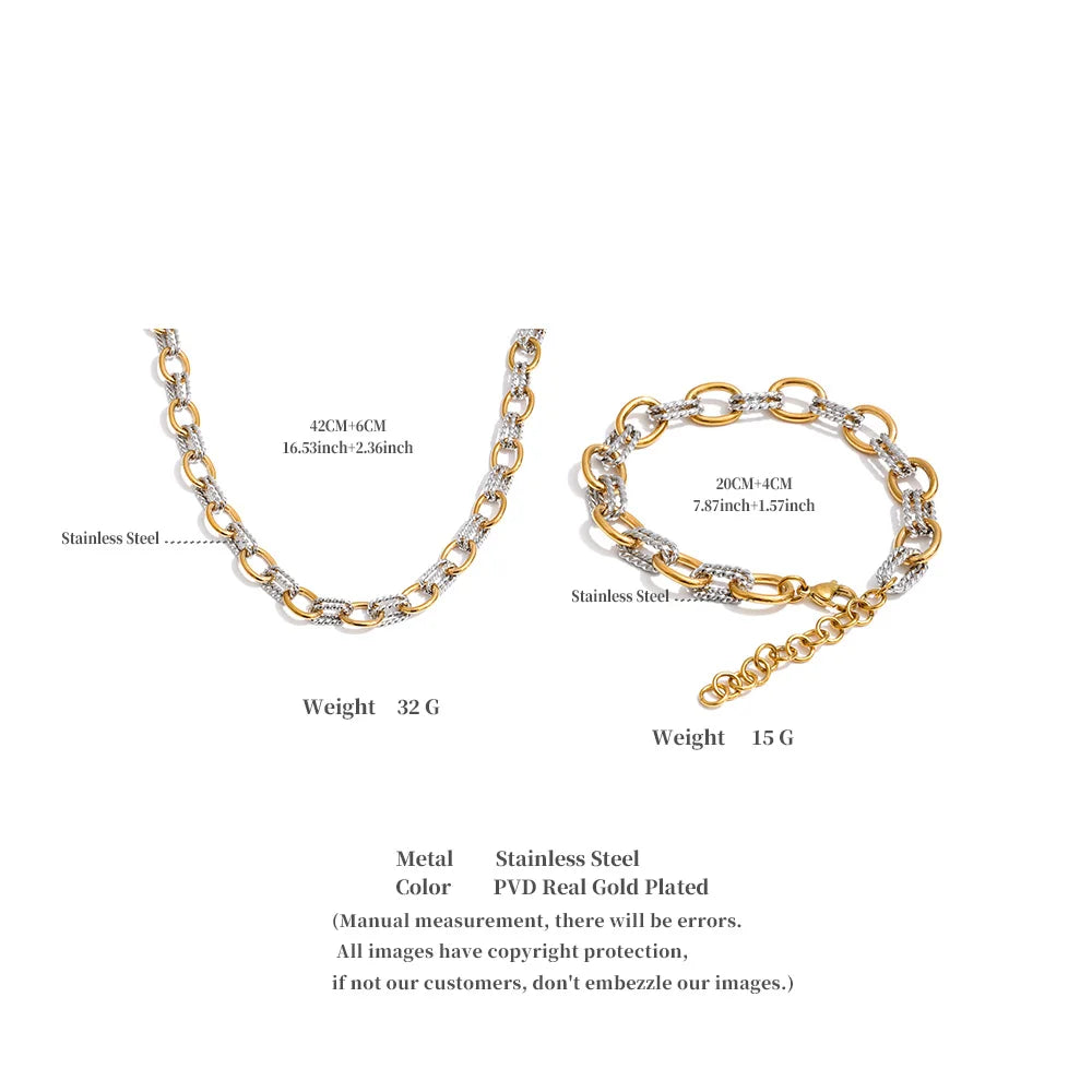 Geometric chain necklace in gold-plated stainless steel.