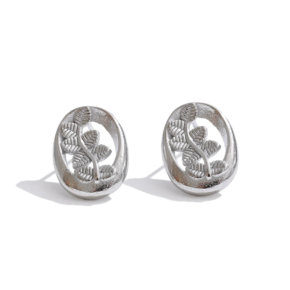Geometric earrings in gold-plated stainless steel.