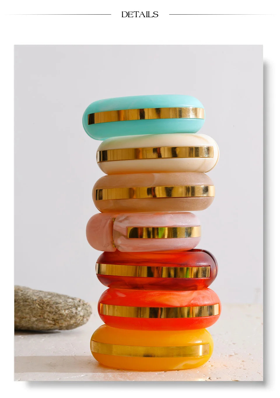 Resin acrylic geometric bracelet in gold-plated stainless steel with resin and acrylic.
