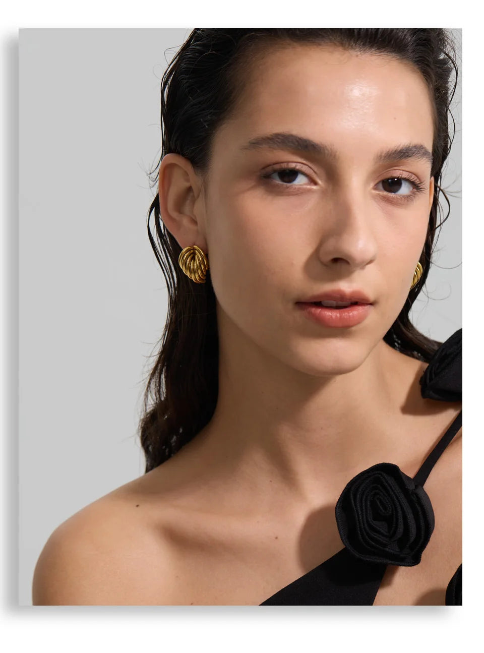 Geometric earrings in gold-plated stainless steel.