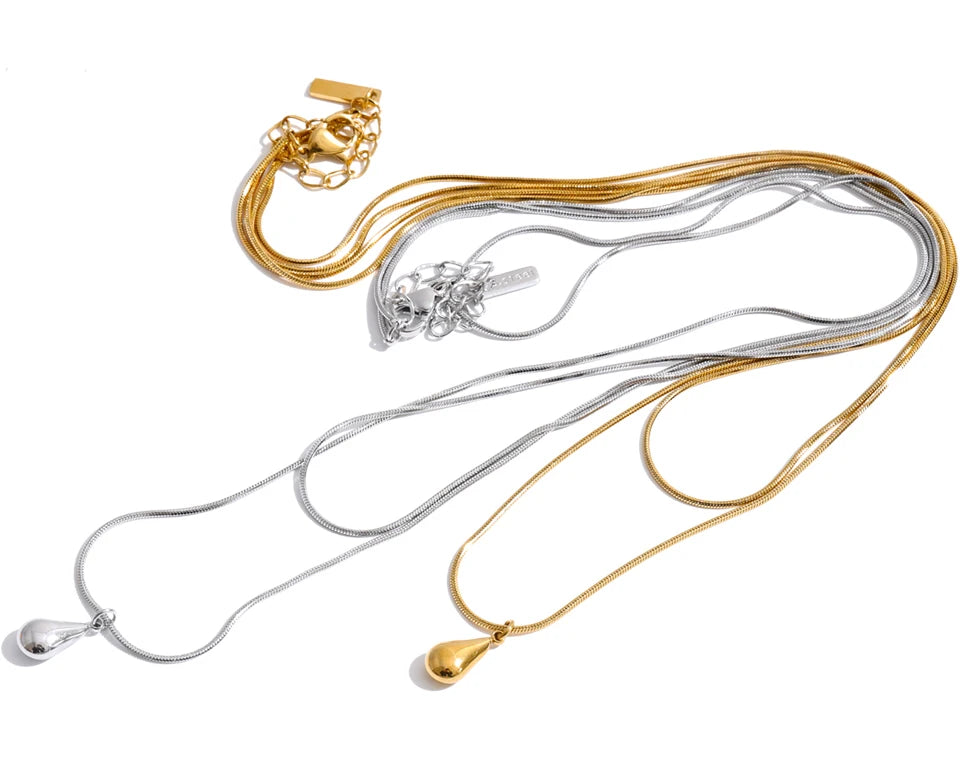 Geometric chain necklace in gold-plated stainless steel.
