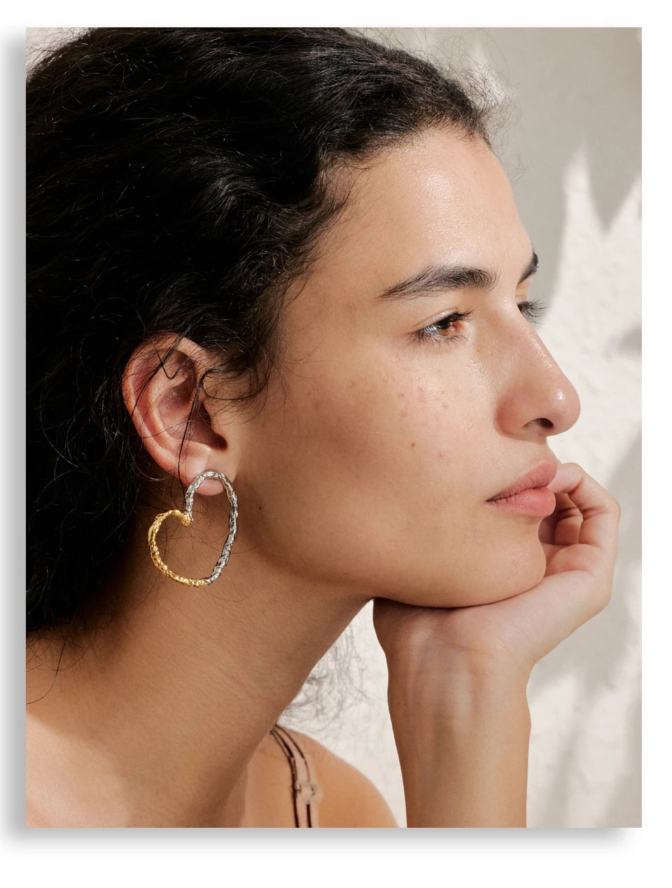Heart minimalist earrings in gold-plated stainless steel.