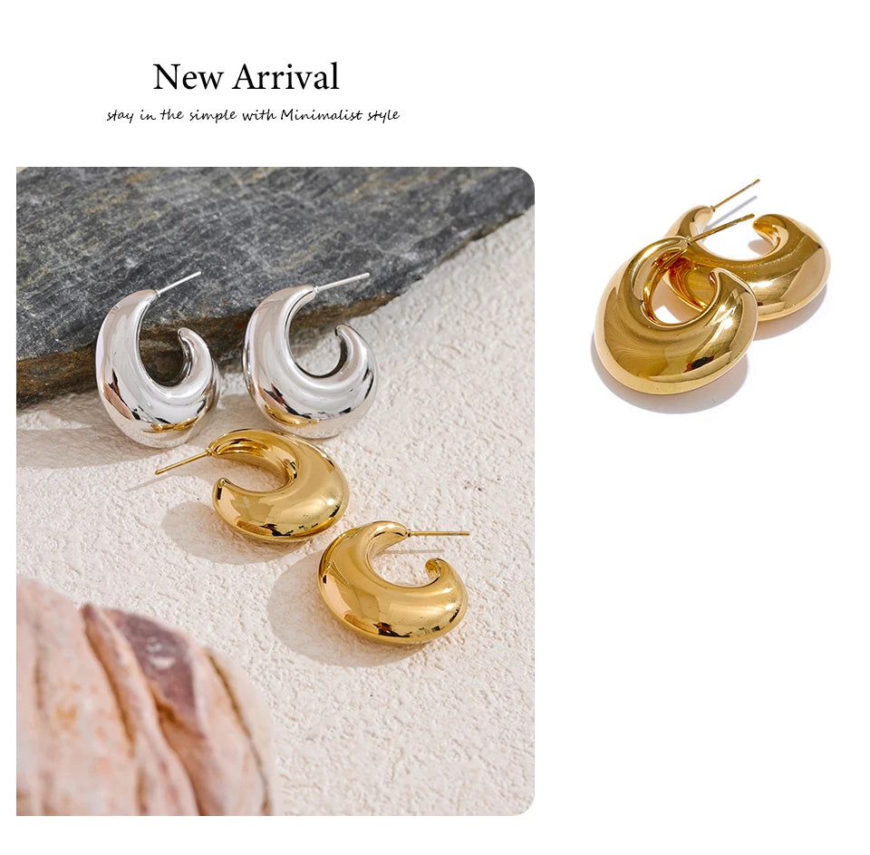 Geometric earrings in gold-plated stainless steel.