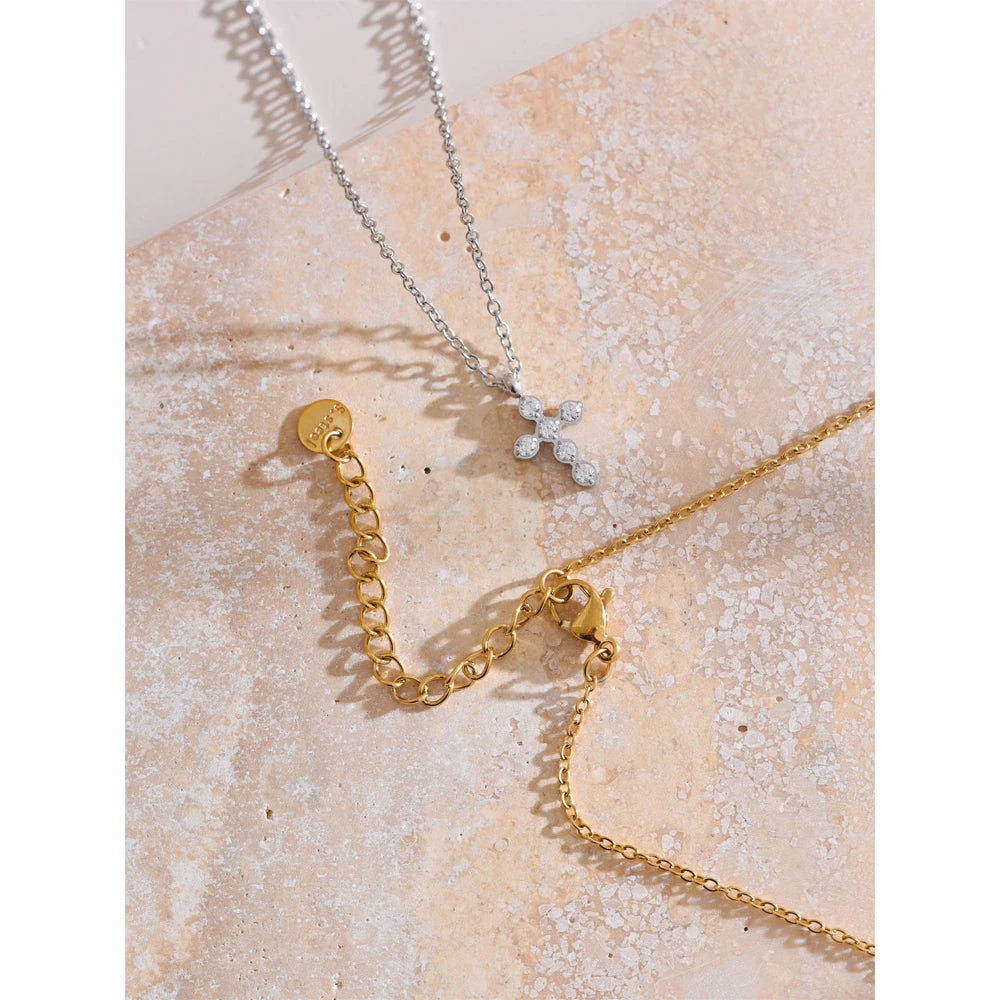 Cubic zirconia cross geometric necklace in gold-plated stainless steel with cubic zirconia.