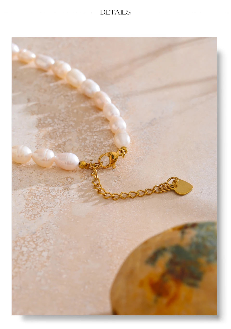 Pearl shell geometric necklace in gold-plated stainless steel with pearl and shell.