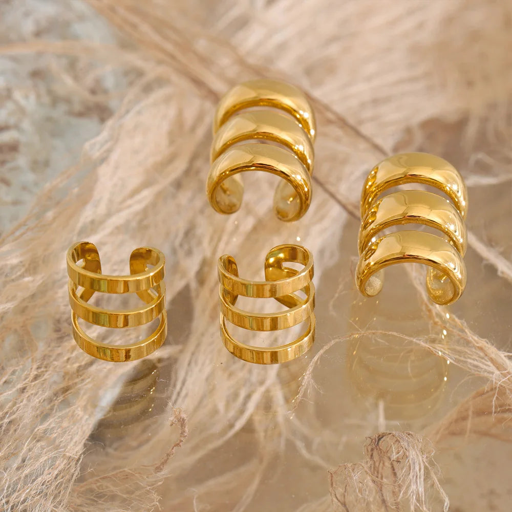 Geometric earrings in gold-plated stainless steel.
