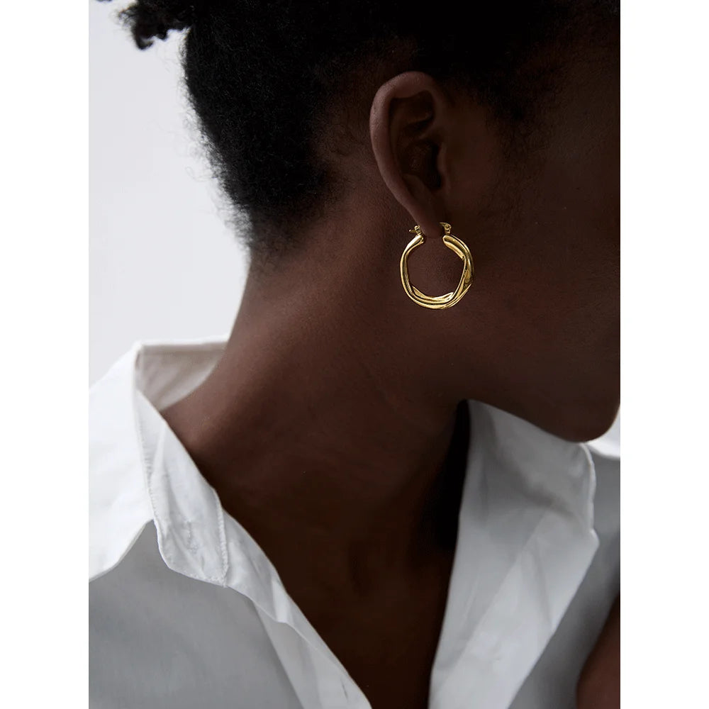 Geometric earrings in gold-plated 316L stainless steel.