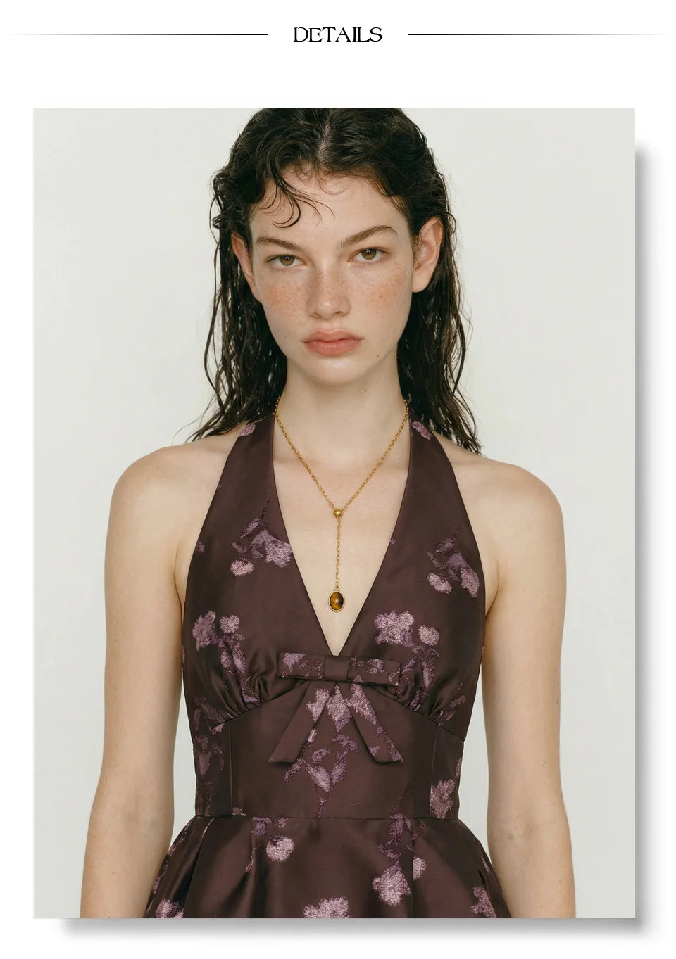 Shell natural stone geometric necklace in gold-plated stainless steel with natural stone and shell.