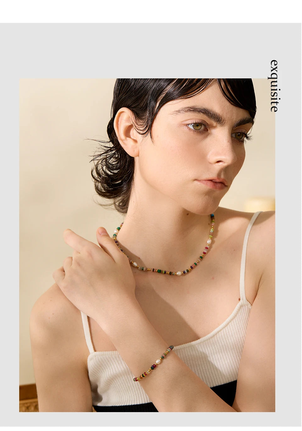 Freshwater pearl natural stone multi-color necklace in gold-plated stainless steel with freshwater pearl and natural stone.