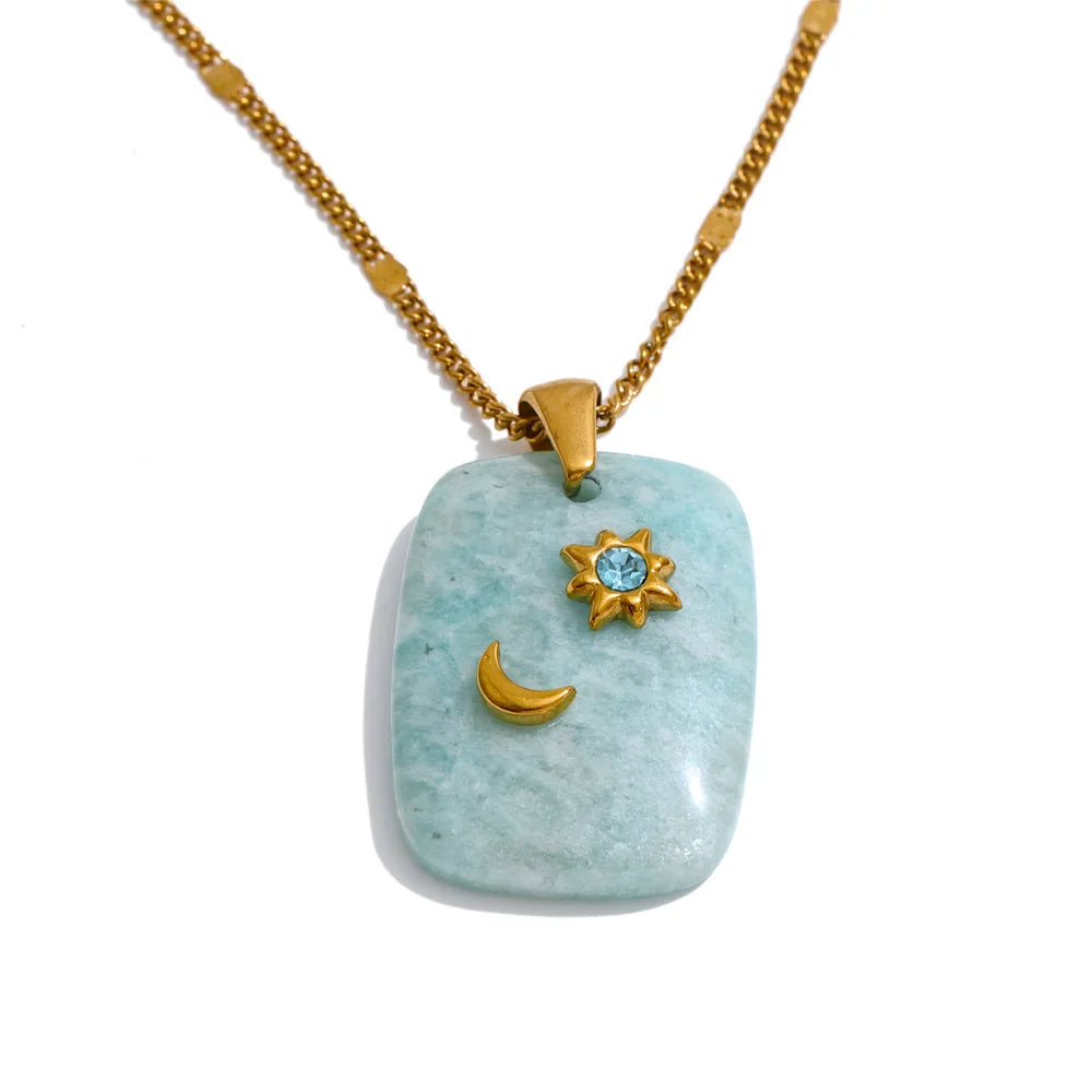 Pink natural stone star necklace in gold-plated stainless steel with natural stone.