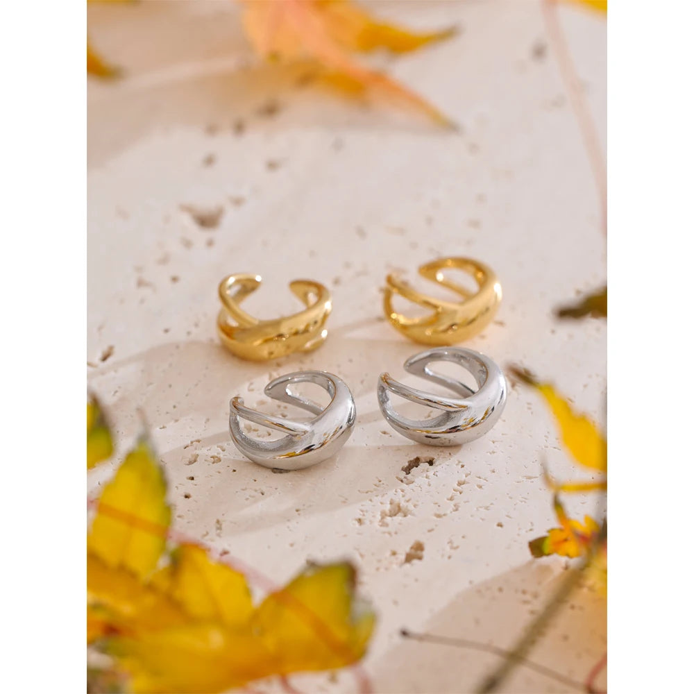 Geometric earrings in gold-plated 316L stainless steel.