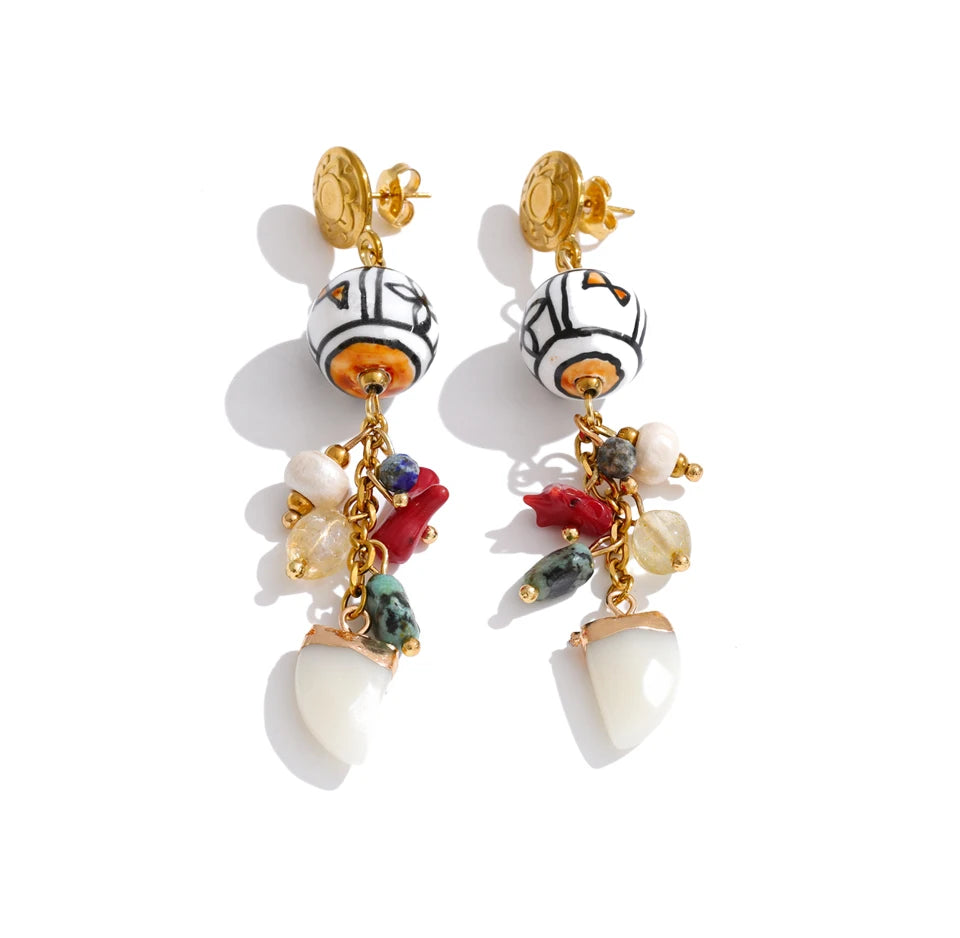 Resin natural stone geometric earrings in gold-plated stainless steel with natural stone and resin.