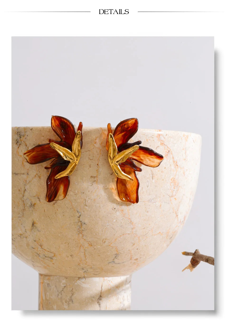 Green resin acrylic earrings in gold-plated stainless steel with resin and acrylic.