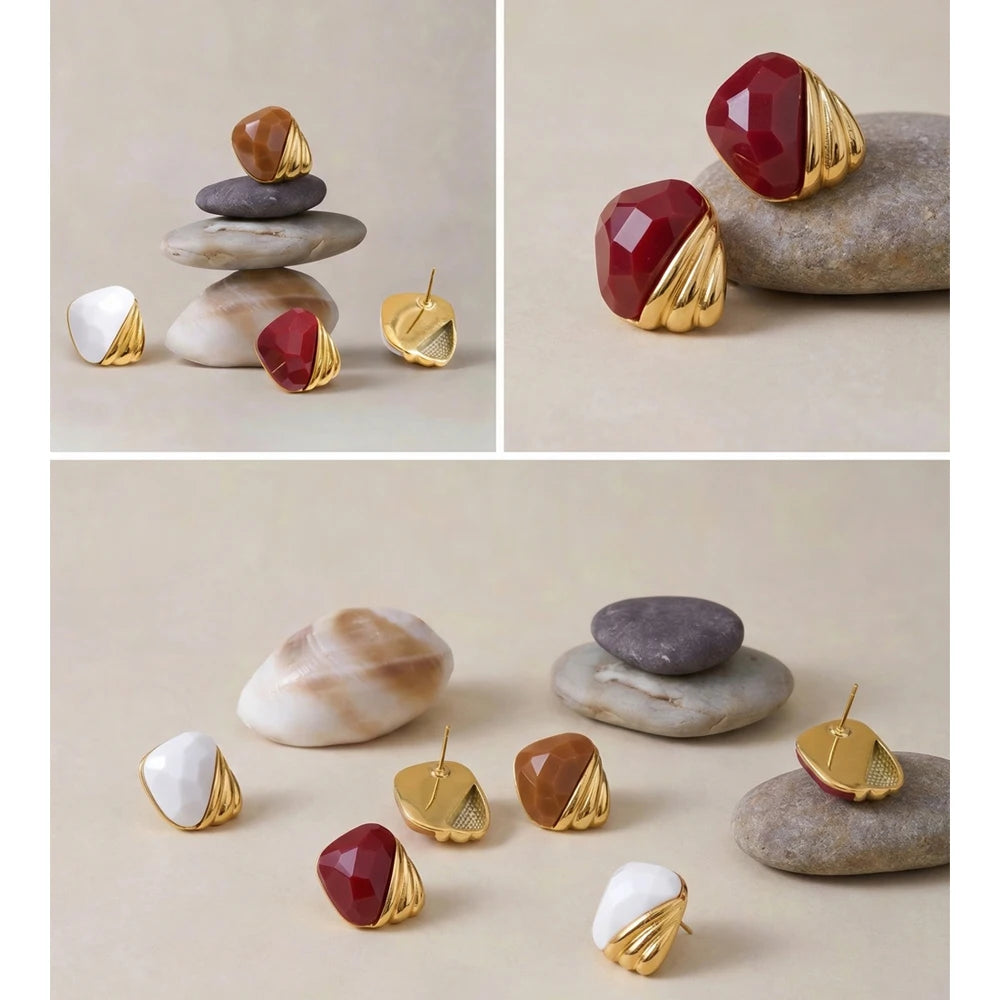 Resin acrylic geometric earrings in gold-plated stainless steel with resin and acrylic.