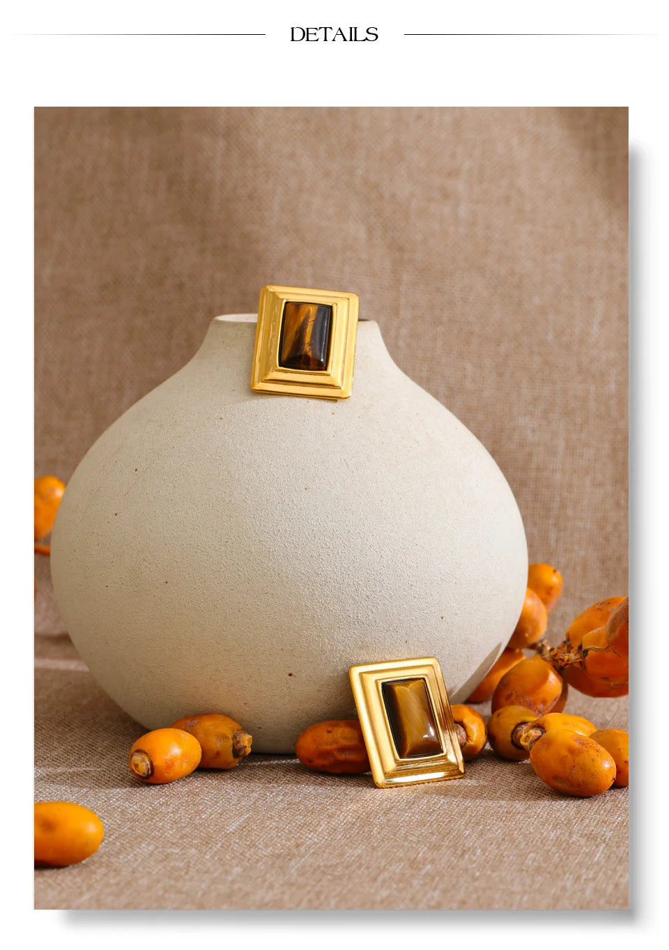 Natural stone geometric earrings in gold-plated stainless steel with natural stone.