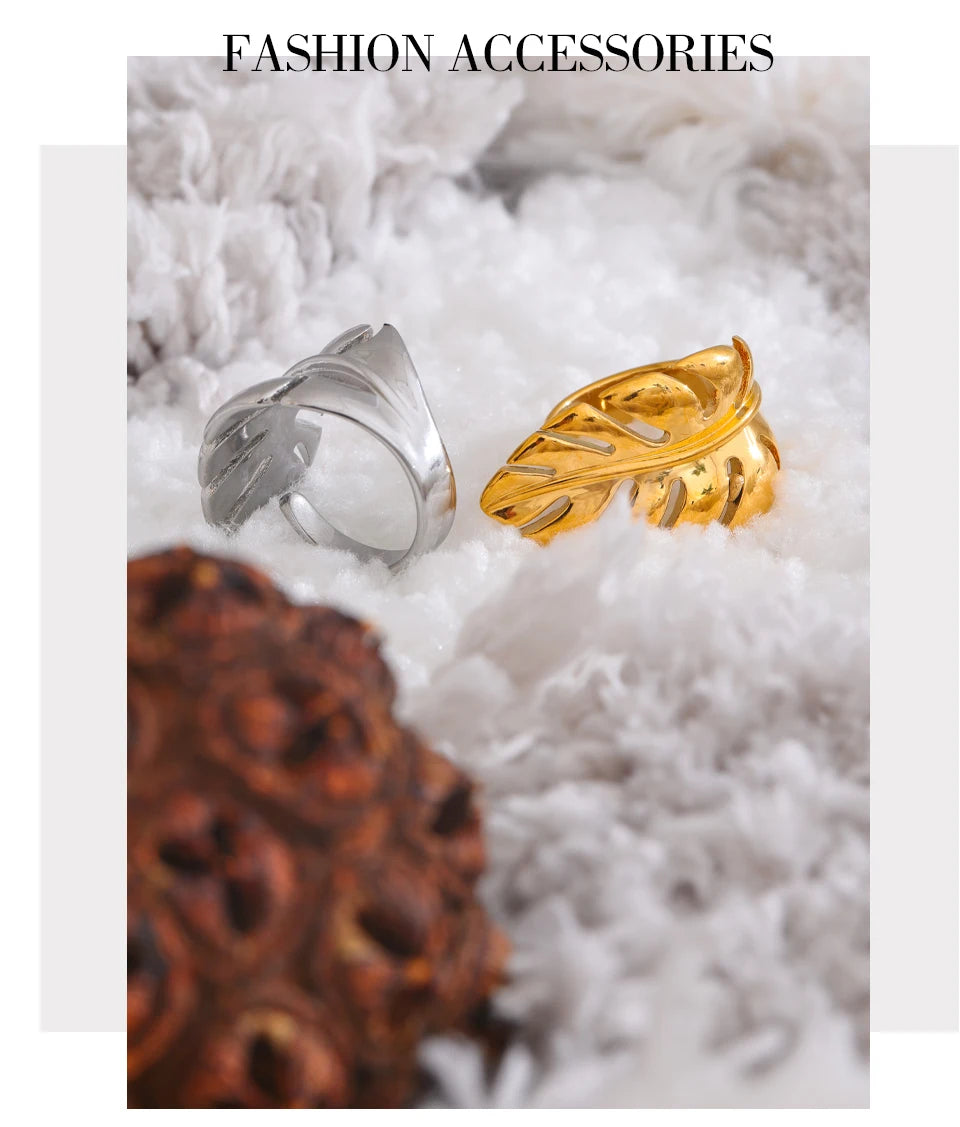 Geometric ring in 18K gold-plated stainless steel.