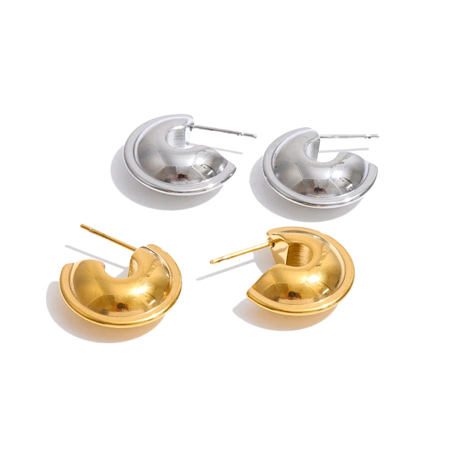 Geometric earrings in gold-plated stainless steel.