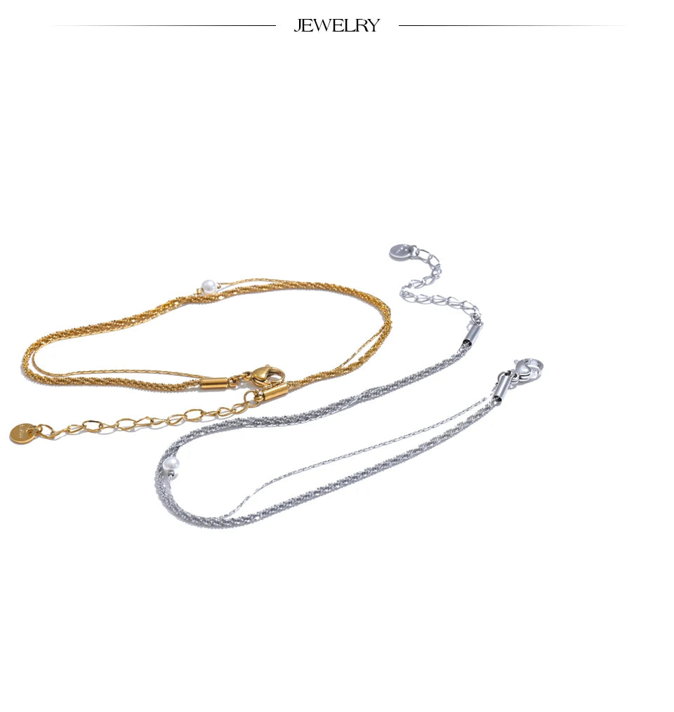 Pearl geometric chain necklace in gold-plated stainless steel with pearl.