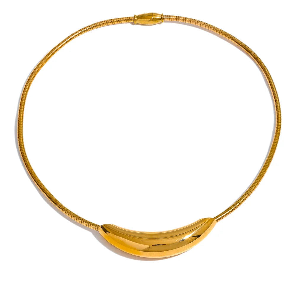 Geometric chain necklace in gold-plated stainless steel.