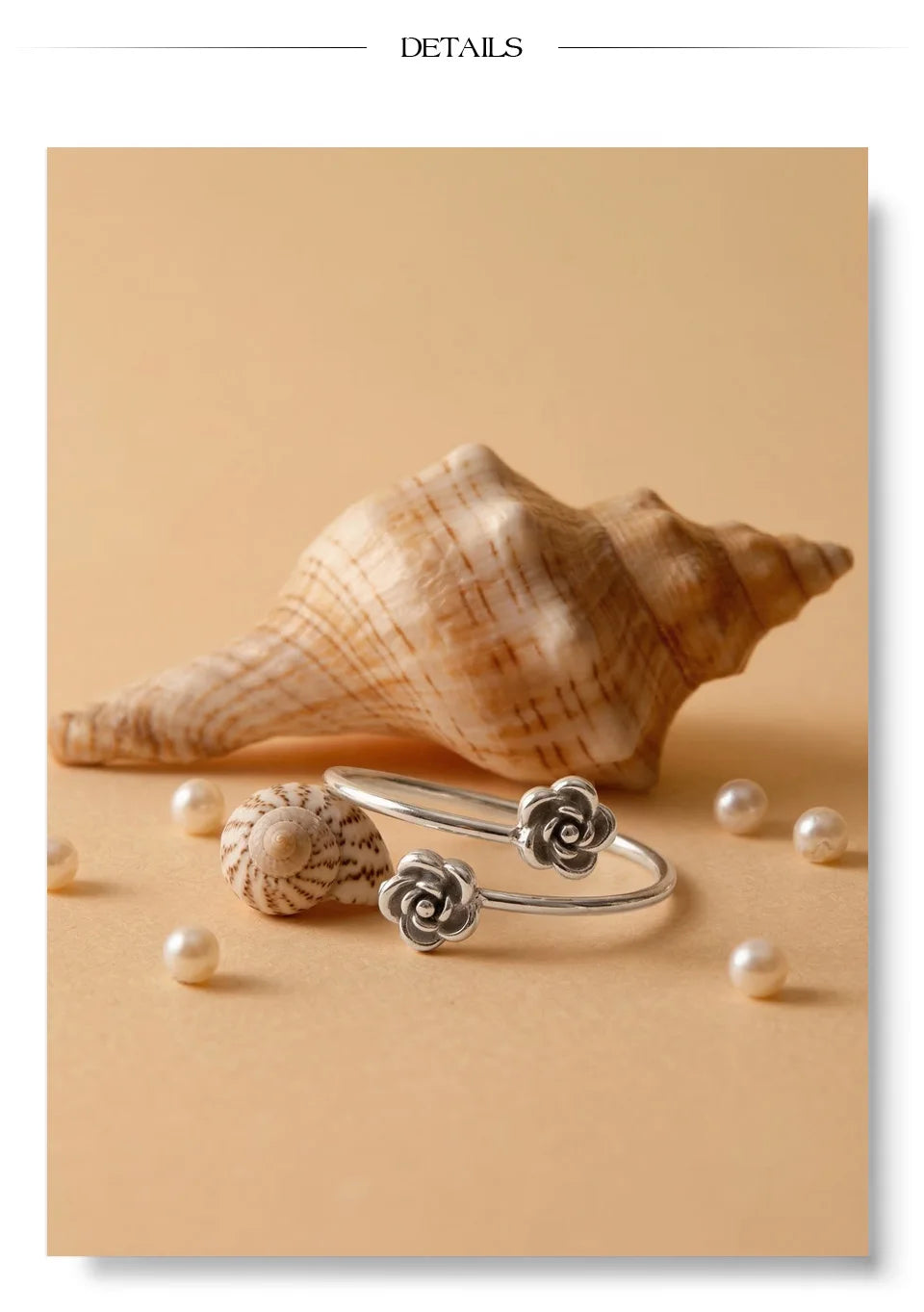 Flower geometric ring in 18K gold-plated stainless steel.