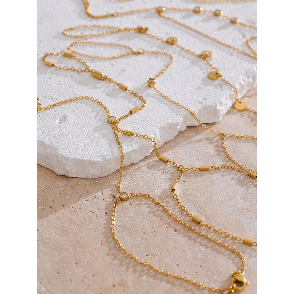 Cubic zirconia geometric chain necklace in gold-plated stainless steel with cubic zirconia.