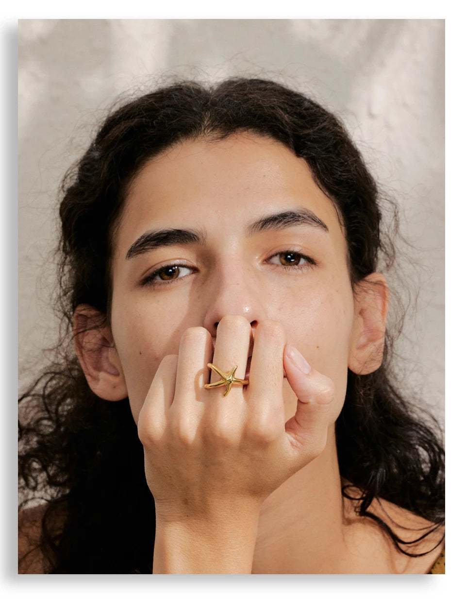 Star geometric ring in gold-plated stainless steel.