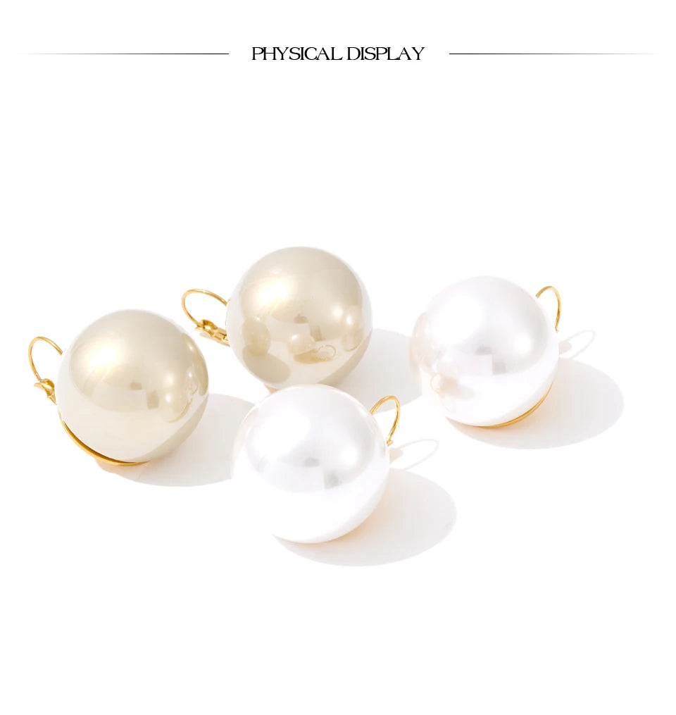 Pearl geometric earrings in gold-plated stainless steel with pearl.