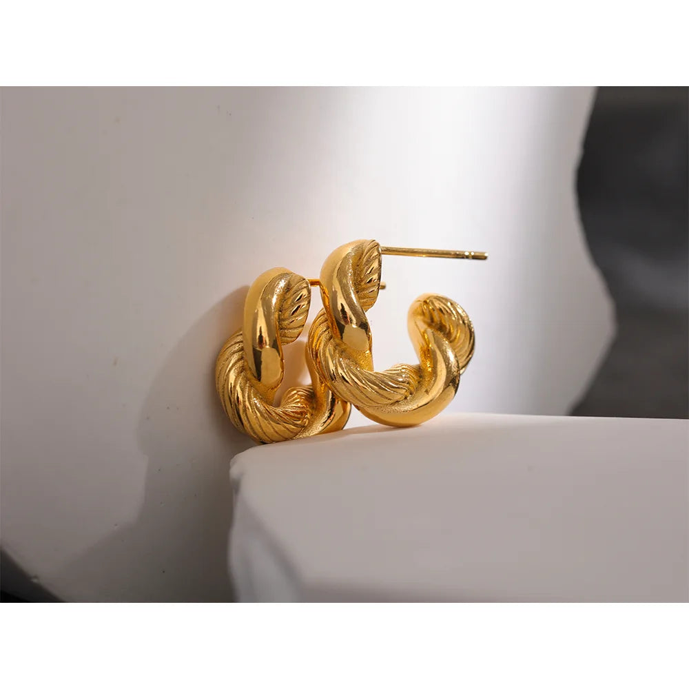 Geometric earrings in gold-plated 316L stainless steel.
