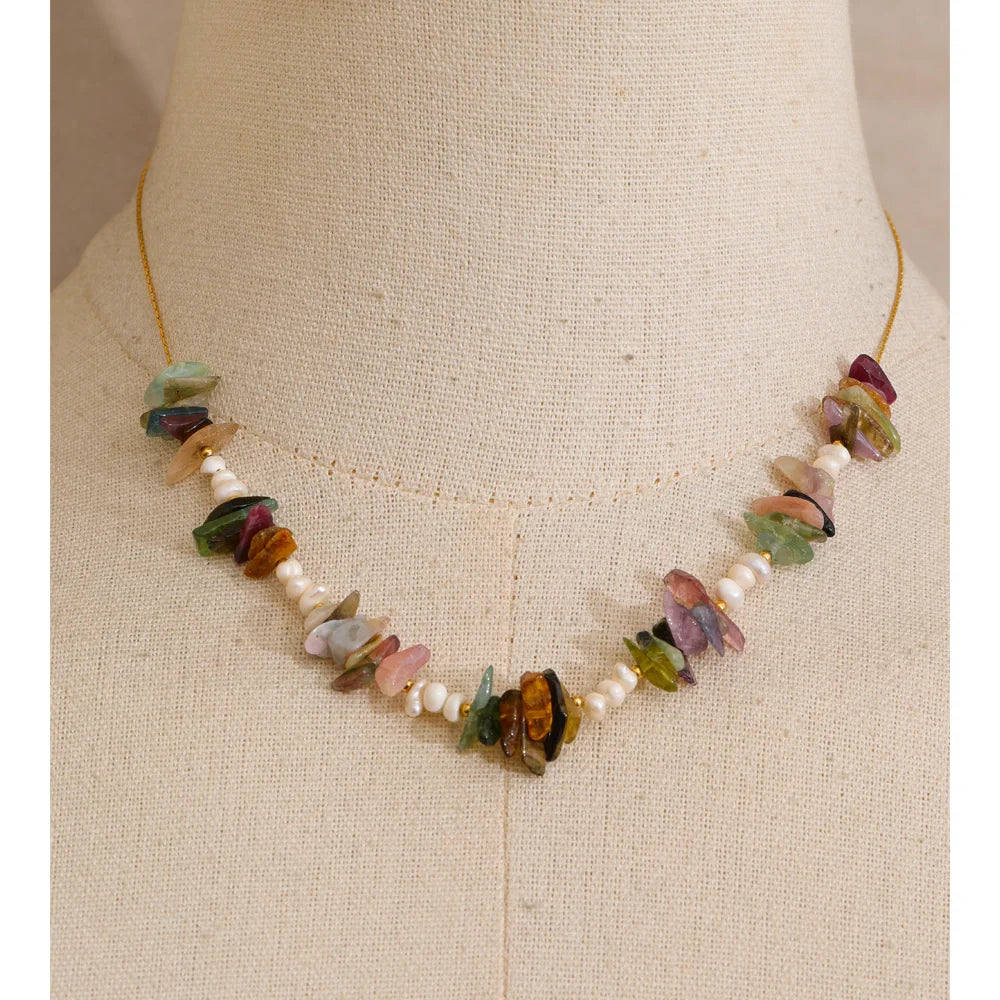 Pearl natural stone multi-color necklace in gold-plated stainless steel with pearl and natural stone.
