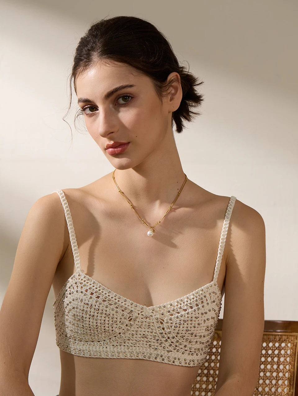 Pearl beaded geometric necklace in gold-plated stainless steel with pearl.